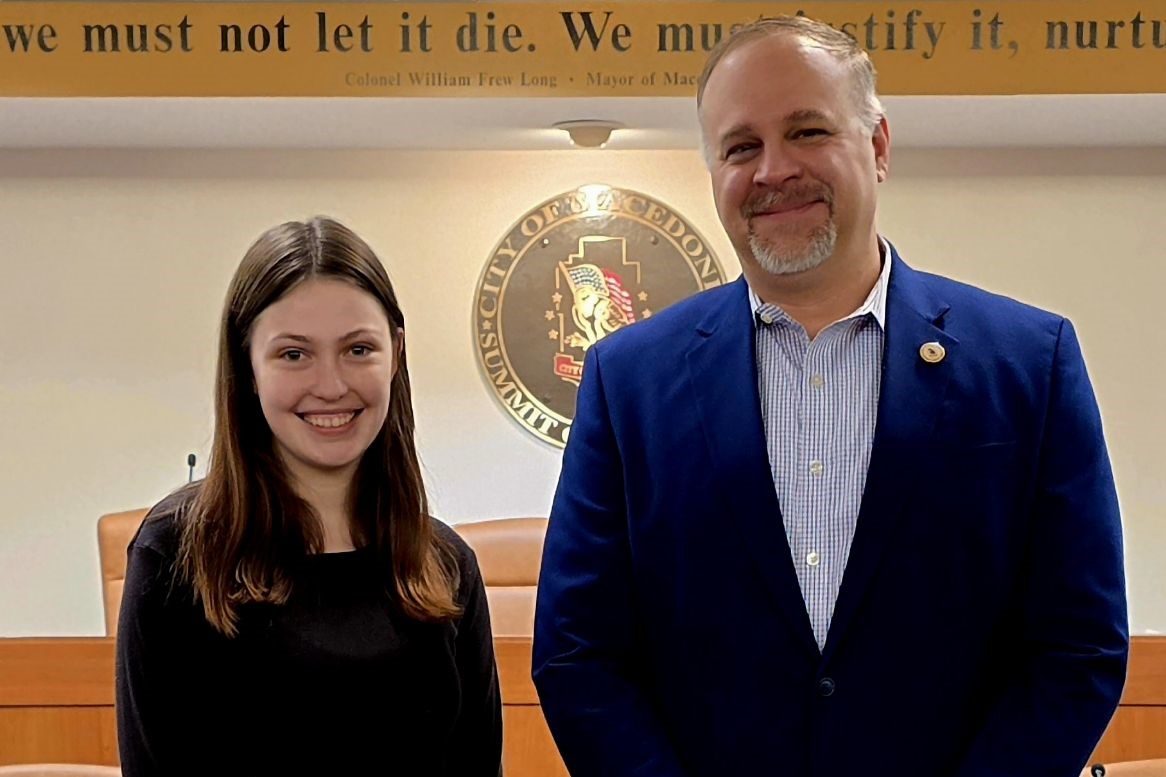 julia holt dispatcher swearing in 2 News Cover